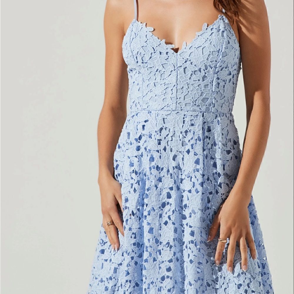 new ASTR LACE A LINE MIDI DRESS periwinkle lace sold out medium nwt - Picture 3 of 9